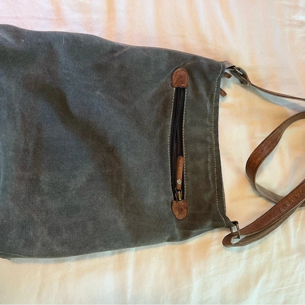Stylish Brown and Gray Crossbody Bag - Picture 5 of 11